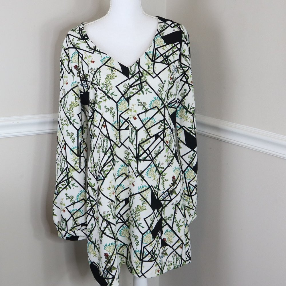 WAYF Shift Dress in white w/ beautiful design